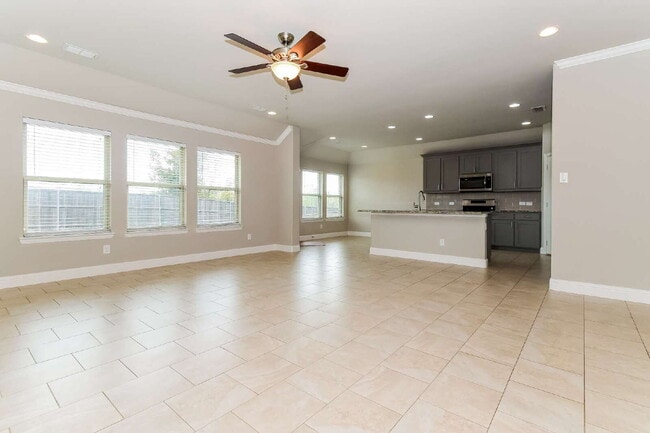 Building Photo - 309 Peachtree Ln