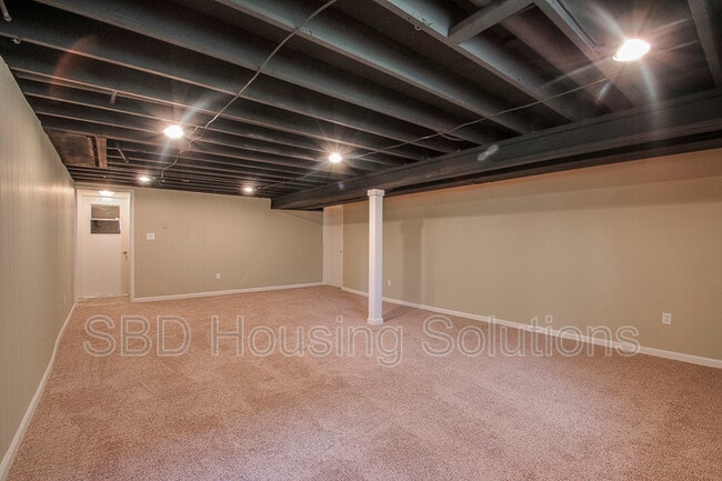 Building Photo - 9024 E 90 Terrace