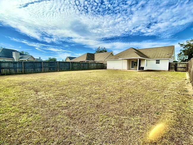 Building Photo - 231 Summerstone Bend