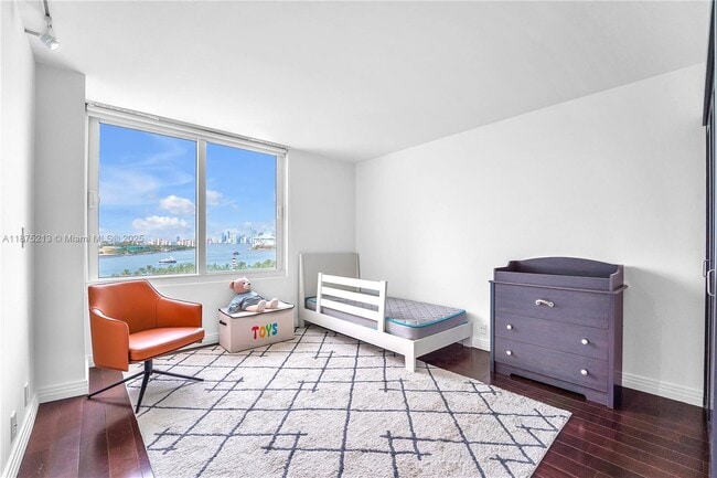 Building Photo - 400 South Pointe Dr