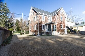 Building Photo - 623 Hale St