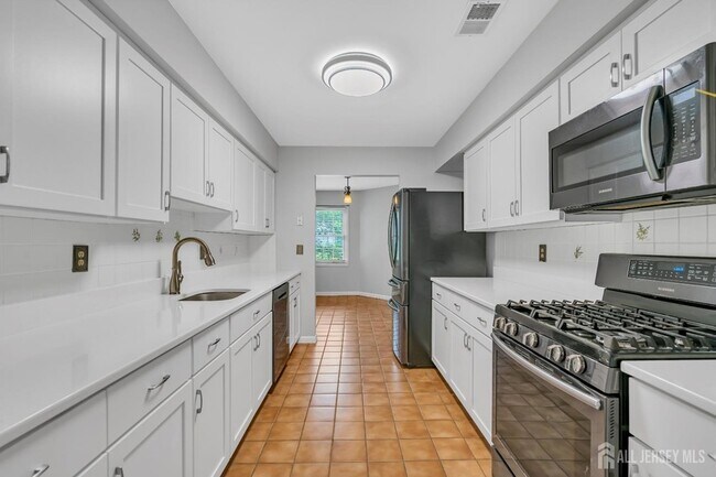 Building Photo - 31 Fair Acres Ct