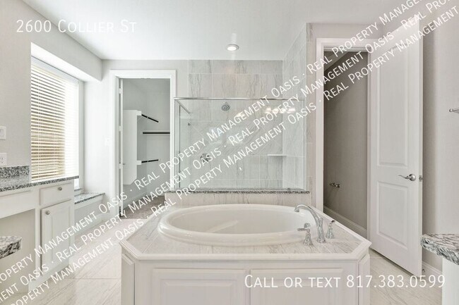 Building Photo - 2600 Collier St