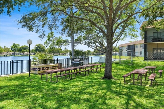 Building Photo - 100 Ashbury Rd