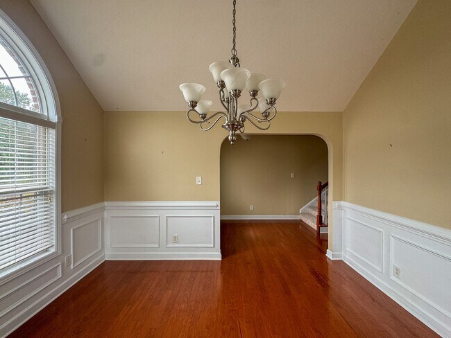 Building Photo - Gorgeous 3 Bed 2.5 Bath Home on Corner Lot