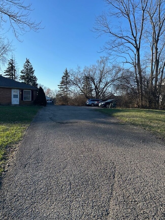 Building Photo - 9860-9864 MANDEL - LO