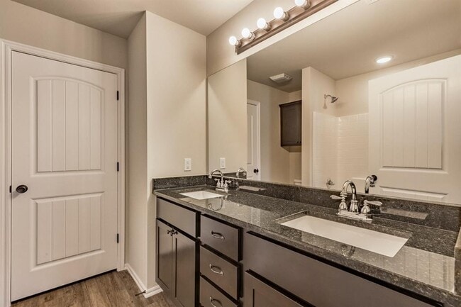 Building Photo - 320 Chalk Hill Ct