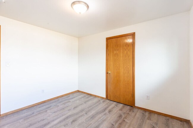 Building Photo - 8024 Florida Dr