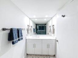 Building Photo - 350 Grapetree Dr