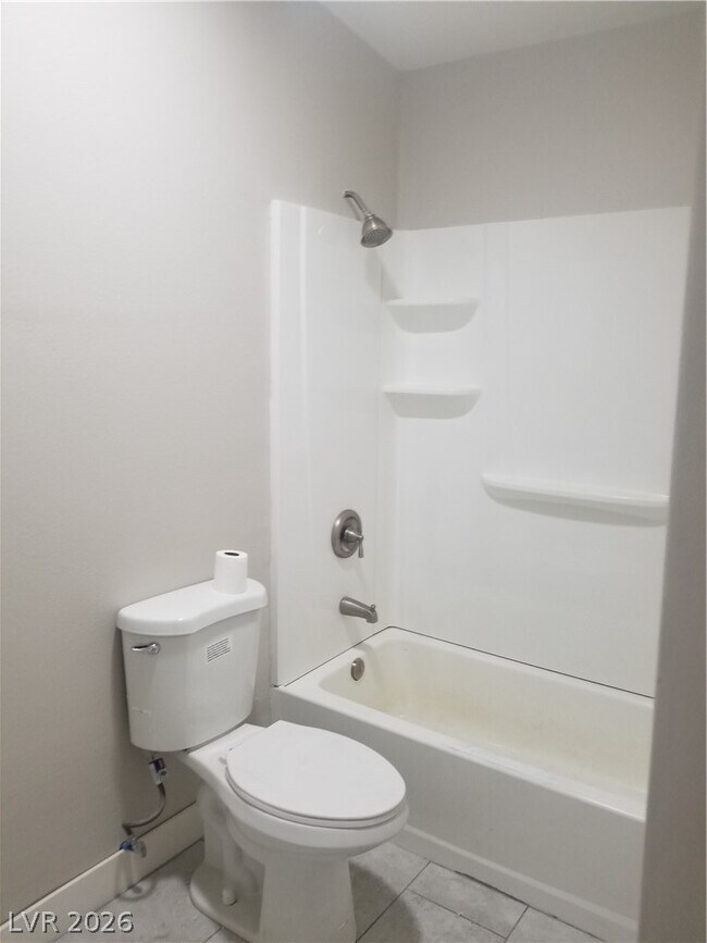 Building Photo - 2504 Flower Dr