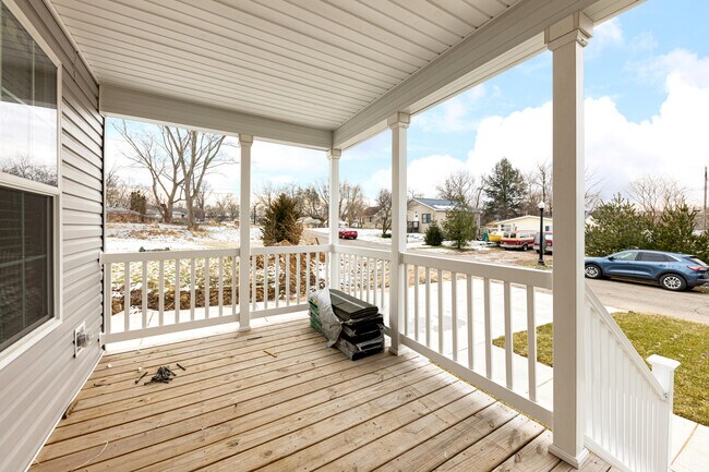 Building Photo - 395 Elder St