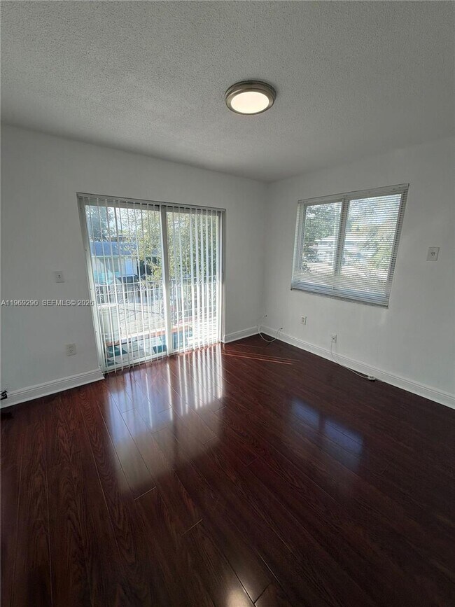 Building Photo - 1621 NW 16th Ave