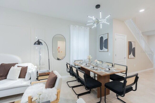 Building Photo - 7215 Oakmoss Loop