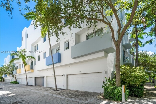 Building Photo - 179 N Shore Dr