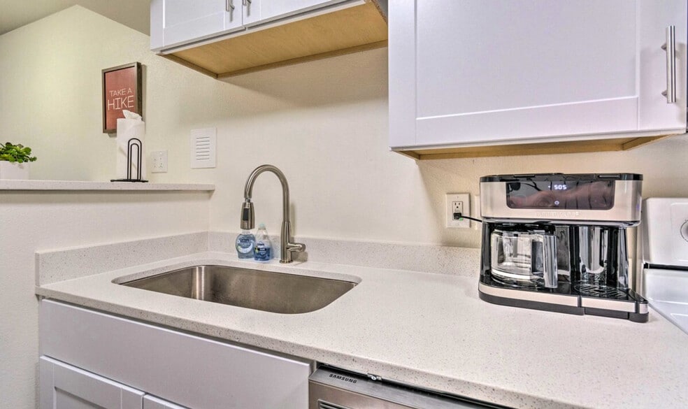 Building Photo - 650 Jack Stephens Dr