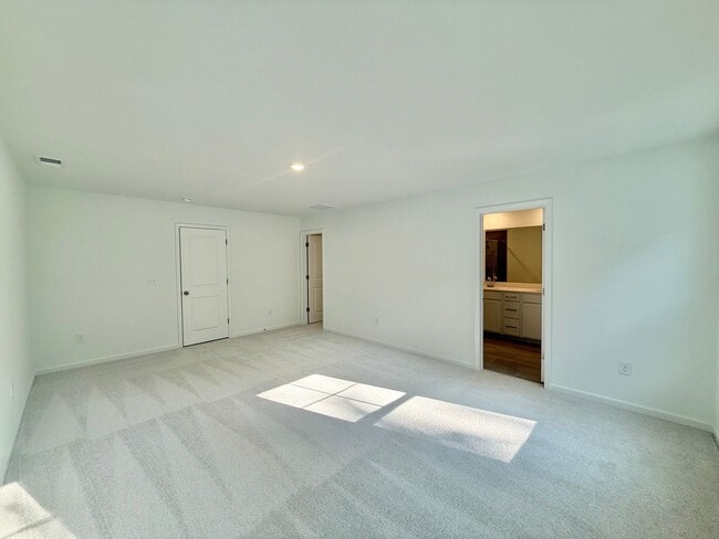 Building Photo - 132 Tree Moss Ct