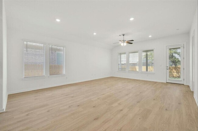 Building Photo - 2309 Magnolia Hl Dr