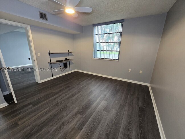 Building Photo - 1526 Whitehall Dr