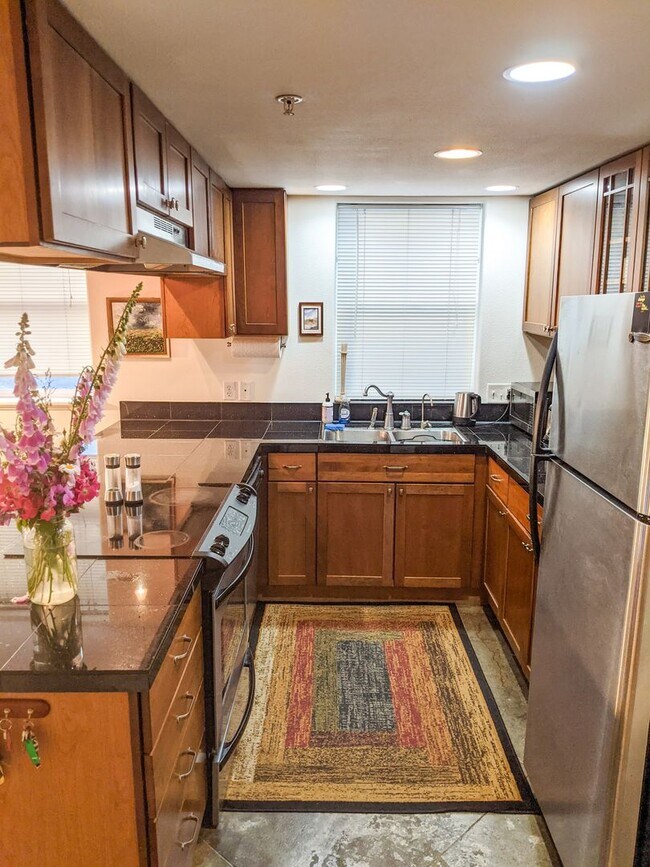 Building Photo - Furnished NW Alphabet district ground leve...