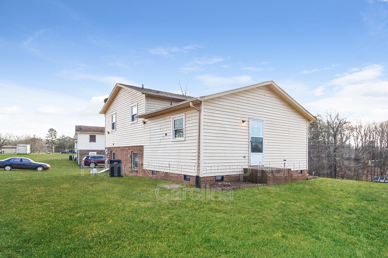 Building Photo - 5561 Remington Point Dr
