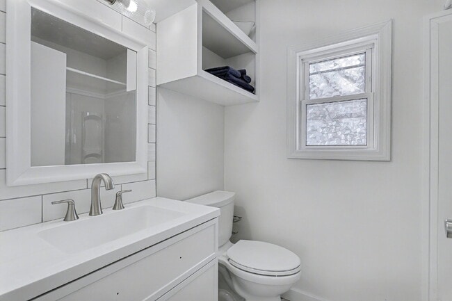 Building Photo - Completely Updated 3 Bedroom Home -  $1600/Month