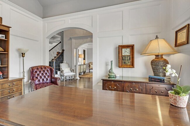 Building Photo - 12 Medalist Ct