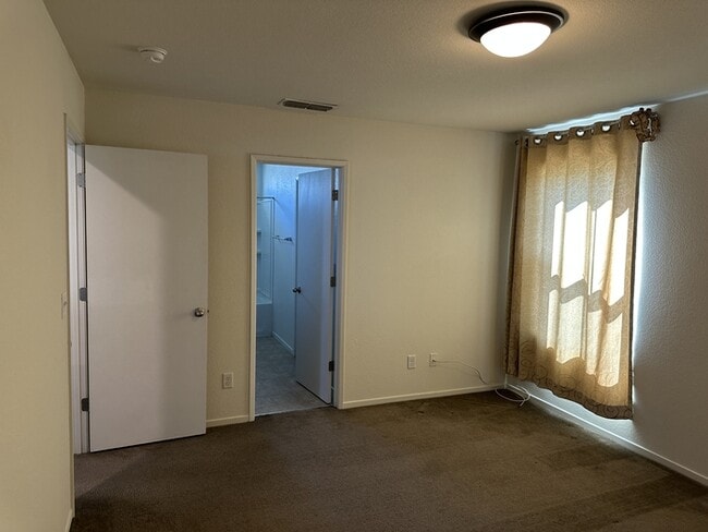 Building Photo - Stockton 4 Bedroom 2.5 Bathroom Home.