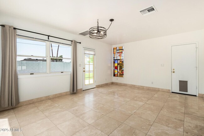 Building Photo - 6925 E Rancho Vista Dr