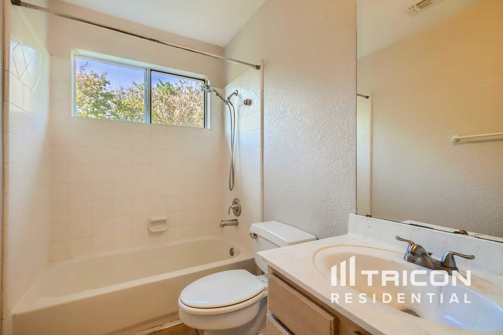 Building Photo - 12430 Canyon Ct