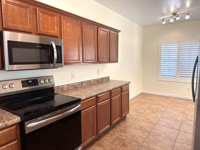 Building Photo - 11642 W Mountain View Dr