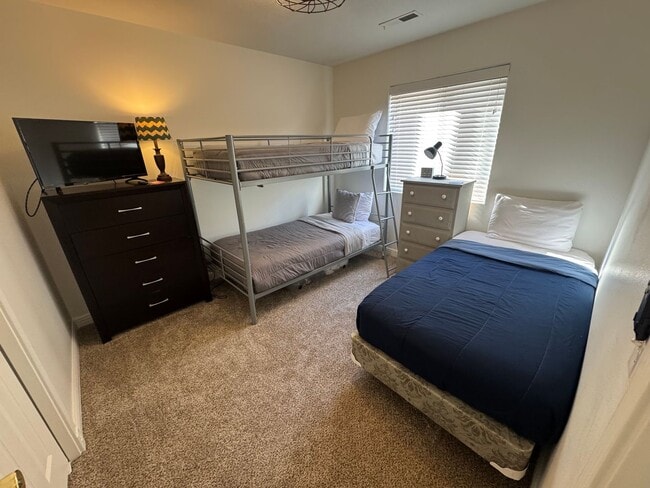 Building Photo - Fully Furnished Desert Dream Townhome! SHORT TERM LEASE OPTION