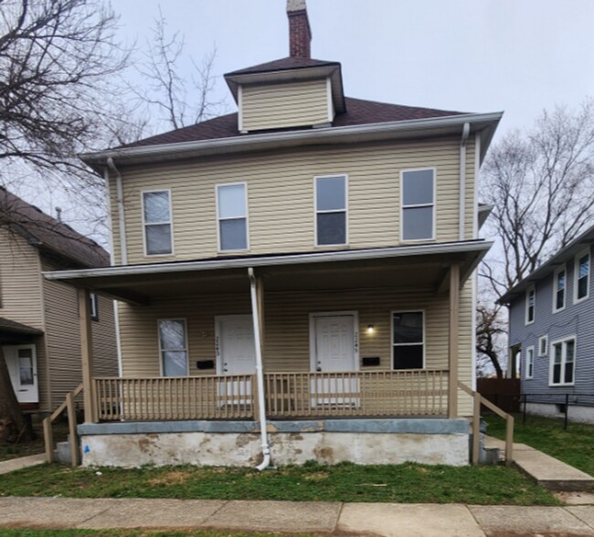 Building Photo - Westside Spacious Three Bedroom Two Story Duplex Near 25th and Capital