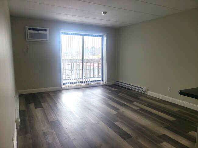 Building Photo - 576 Washington St