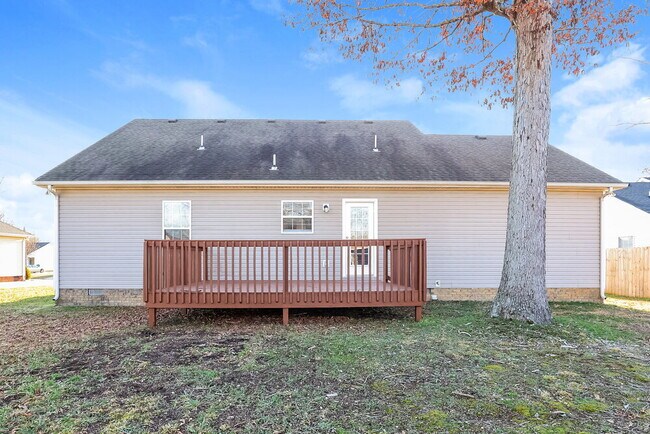 Building Photo - 318 Gallop Ln