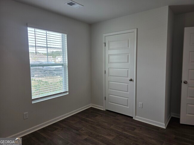 Building Photo - 100 Ponderosa Lp