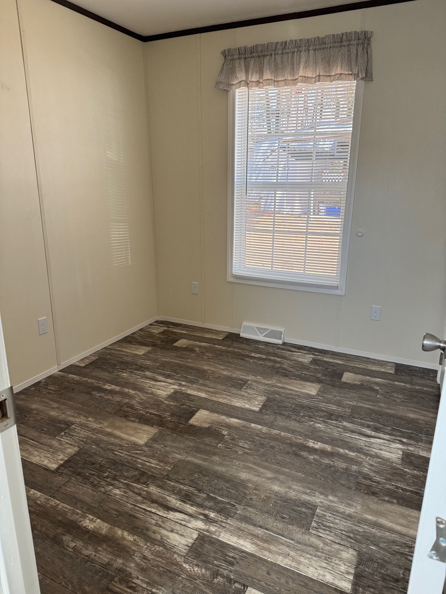 Building Photo - 10 Saratoga Dr