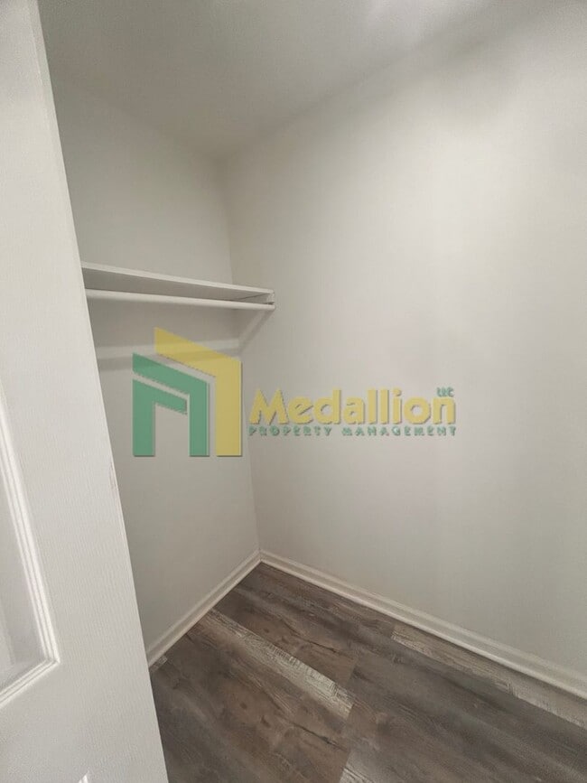 Building Photo - 5954 S Maplewood Ave
