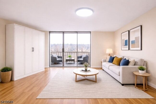 Building Photo - 530 Valley Rd