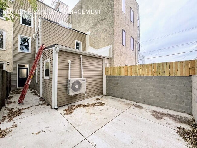 Building Photo - 926 S 15th St