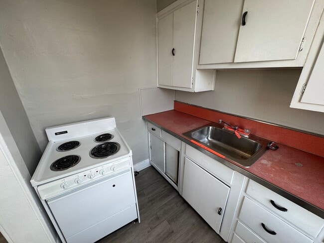 Building Photo - 810 Amity St