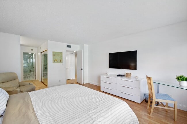 Building Photo - 5000 N Ocean Blvd