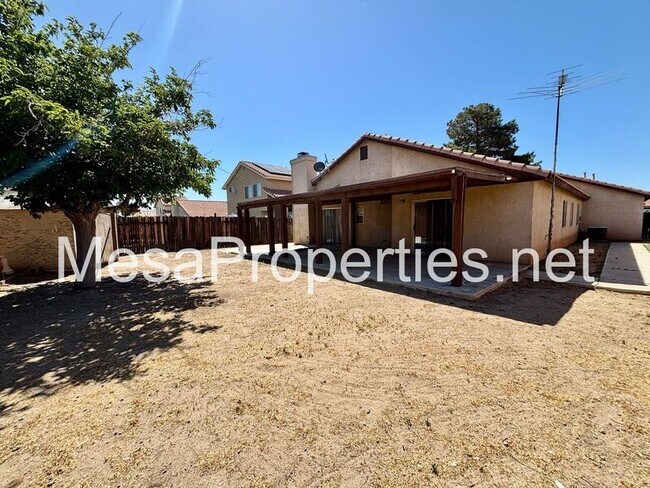 Building Photo - 14390 Hillsborough Dr