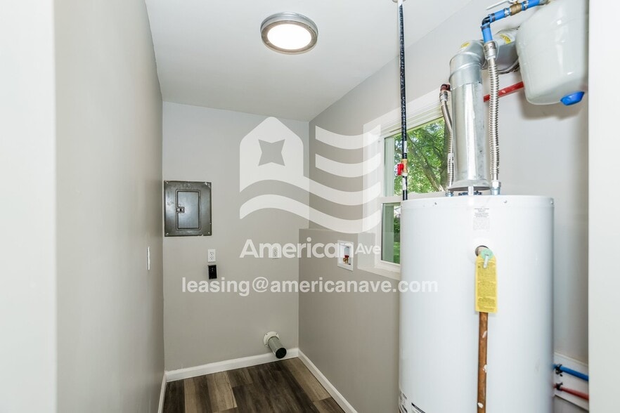 Building Photo - 16550 Ziegler St