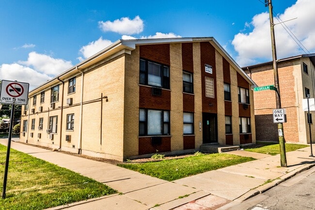 Building Photo - 2225 E 87th St