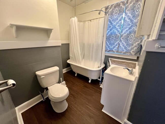 Building Photo - 301 Folts St