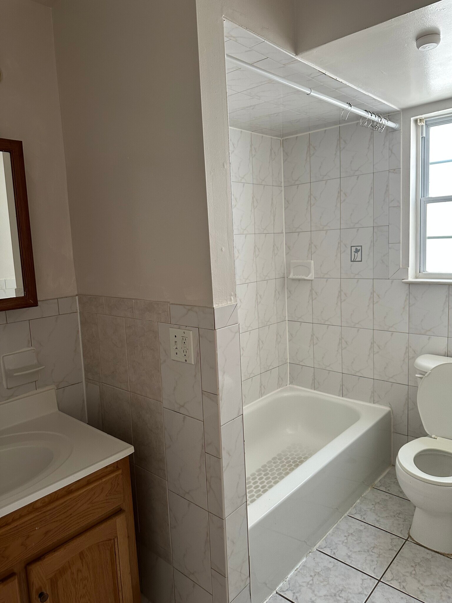 Building Photo - 272 Oraton St