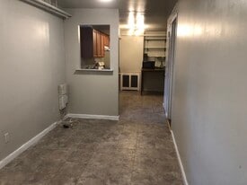 Building Photo - 132 Voss Ave