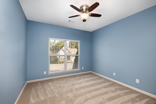 Building Photo - 2437 Duxbury Dr