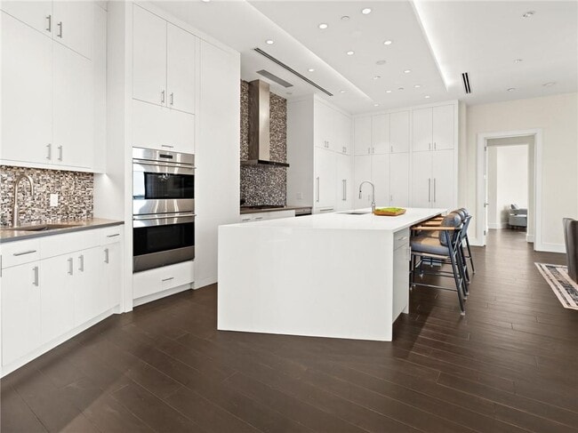 Building Photo - 3376 Peachtree Rd NE