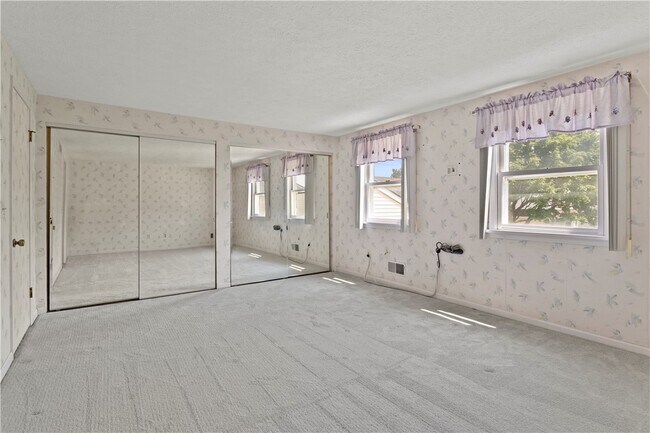 Building Photo - 245 Deerhurst Ln